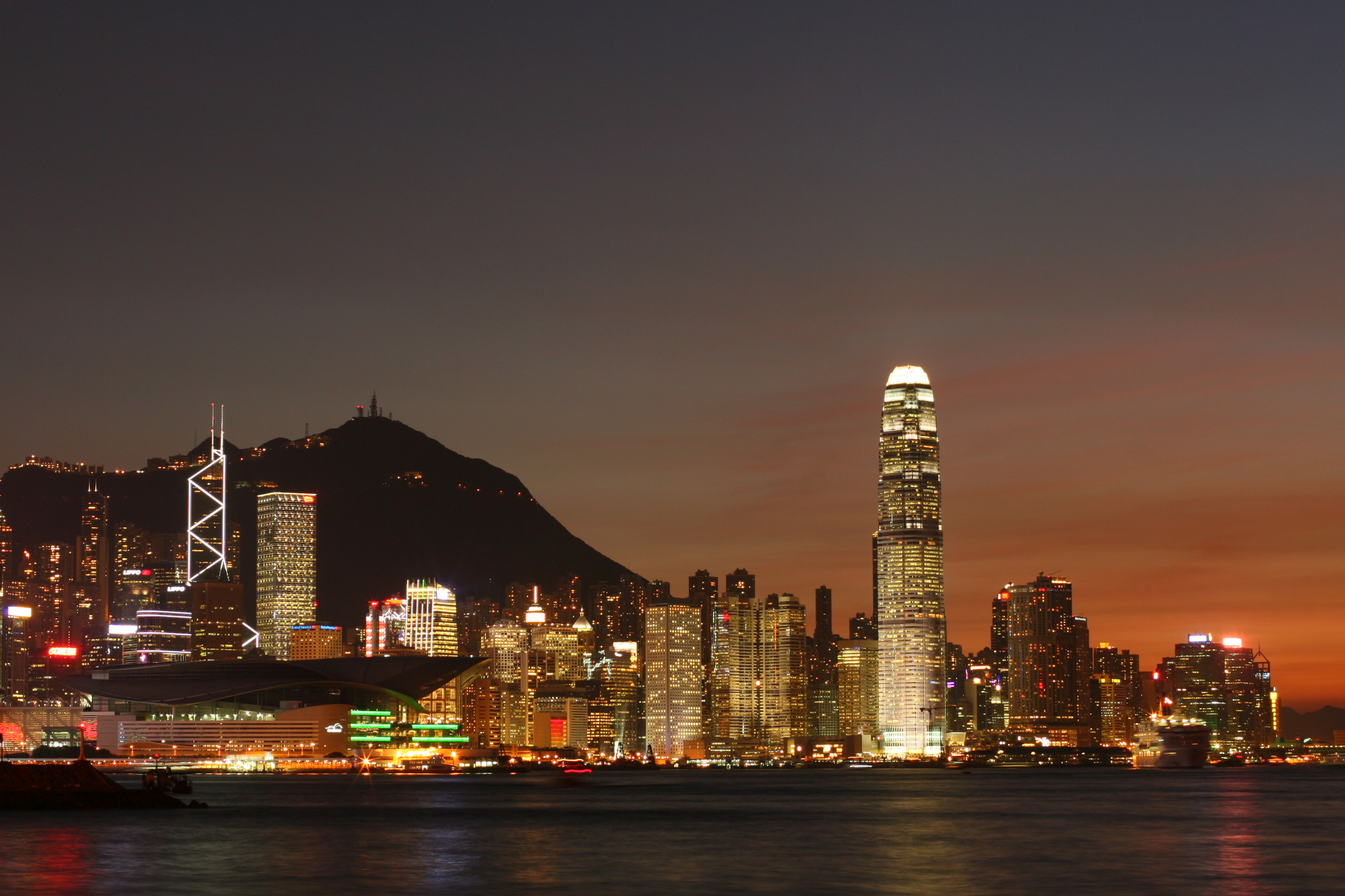 https://www.freeimages.com/photo/hong-kong-night-view-1227688 by Michael Pang - factasia.org pr